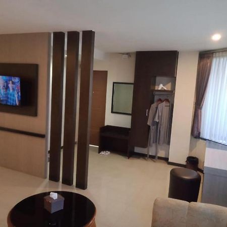 Alexander Hotel Tegal Ngoại thất bức ảnh