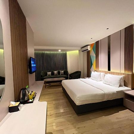 Alexander Hotel Tegal Ngoại thất bức ảnh
