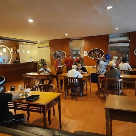 Alexander Hotel Tegal Ngoại thất bức ảnh