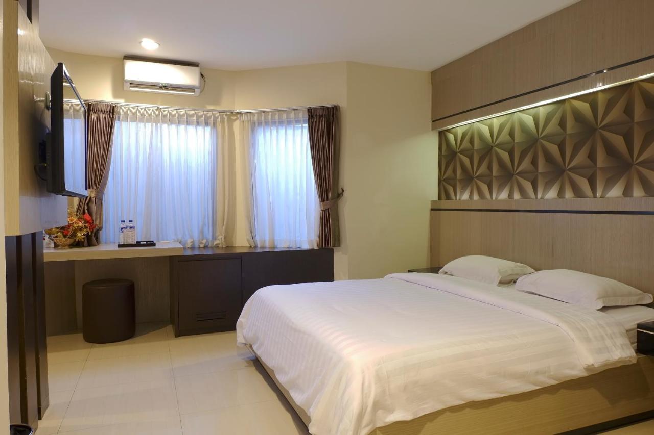 Alexander Hotel Tegal Ngoại thất bức ảnh