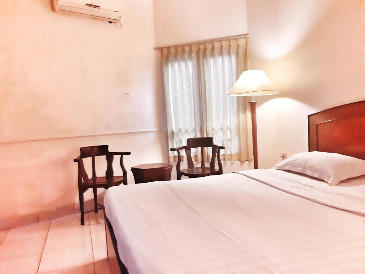 Alexander Hotel Tegal Ngoại thất bức ảnh