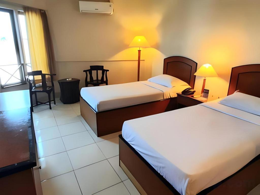 Alexander Hotel Tegal Ngoại thất bức ảnh