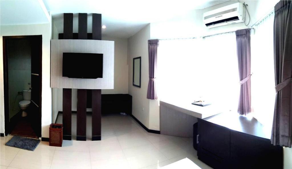 Alexander Hotel Tegal Ngoại thất bức ảnh