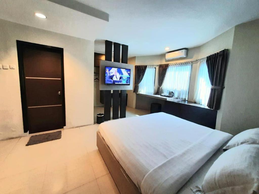 Alexander Hotel Tegal Ngoại thất bức ảnh