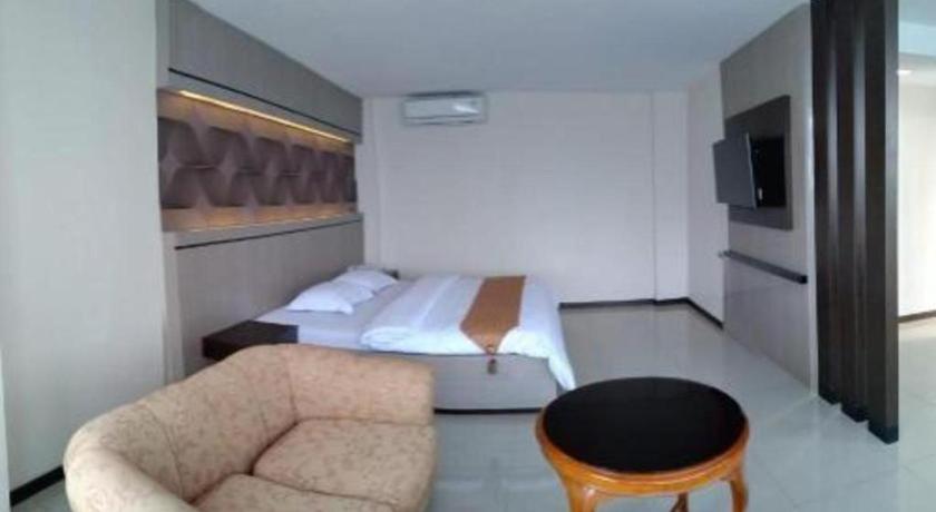 Alexander Hotel Tegal Ngoại thất bức ảnh