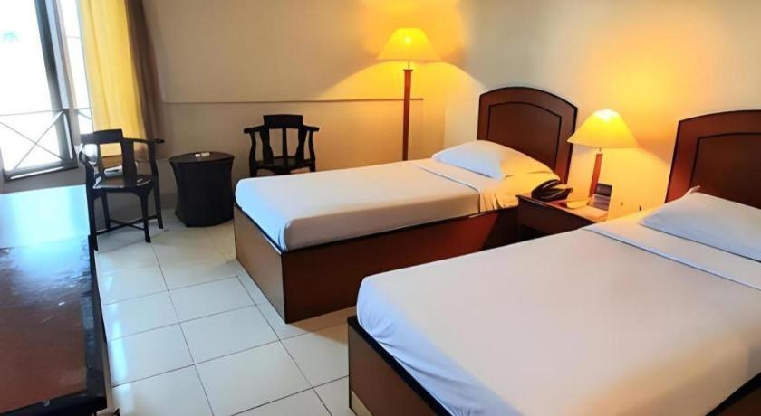 Alexander Hotel Tegal Ngoại thất bức ảnh