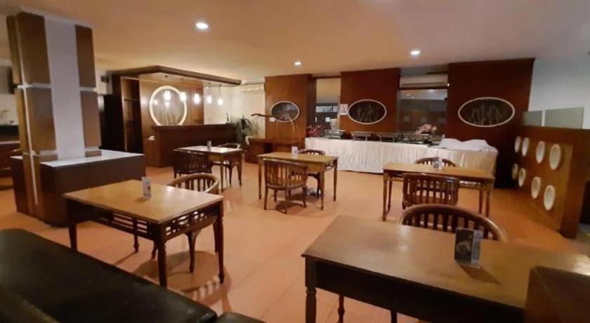 Alexander Hotel Tegal Ngoại thất bức ảnh