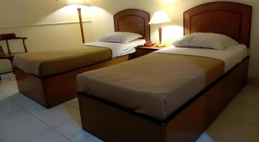 Alexander Hotel Tegal Ngoại thất bức ảnh