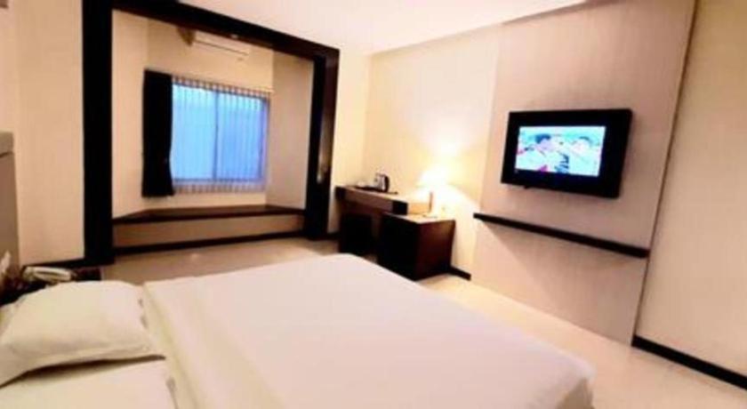 Alexander Hotel Tegal Ngoại thất bức ảnh