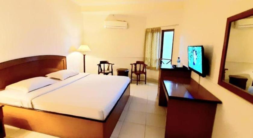 Alexander Hotel Tegal Ngoại thất bức ảnh