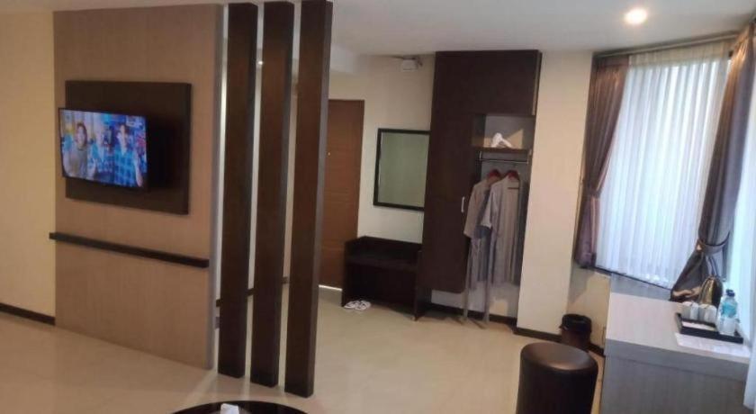 Alexander Hotel Tegal Ngoại thất bức ảnh