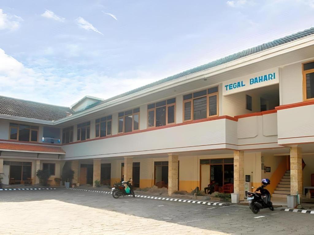 Alexander Hotel Tegal Ngoại thất bức ảnh