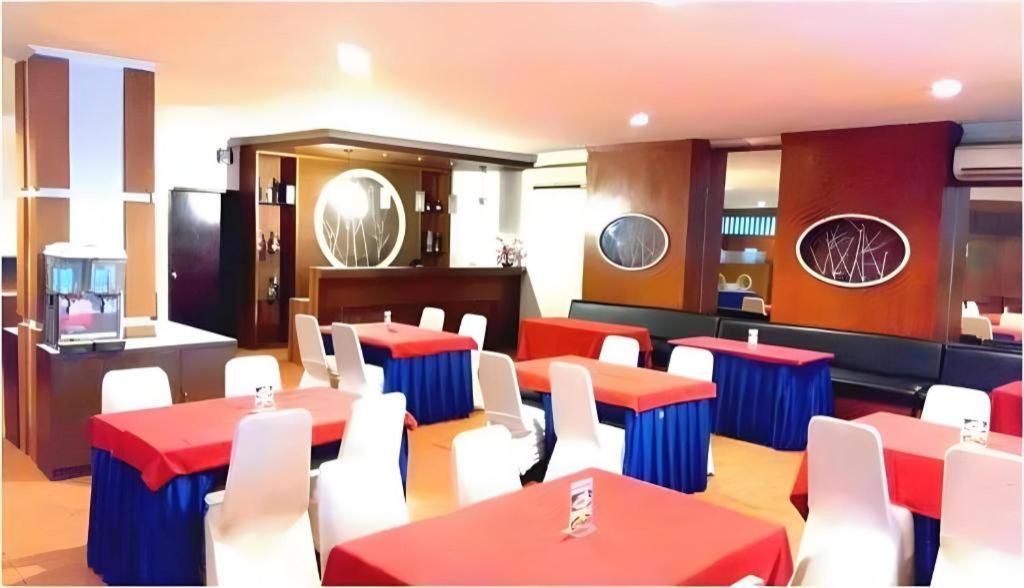 Alexander Hotel Tegal Ngoại thất bức ảnh
